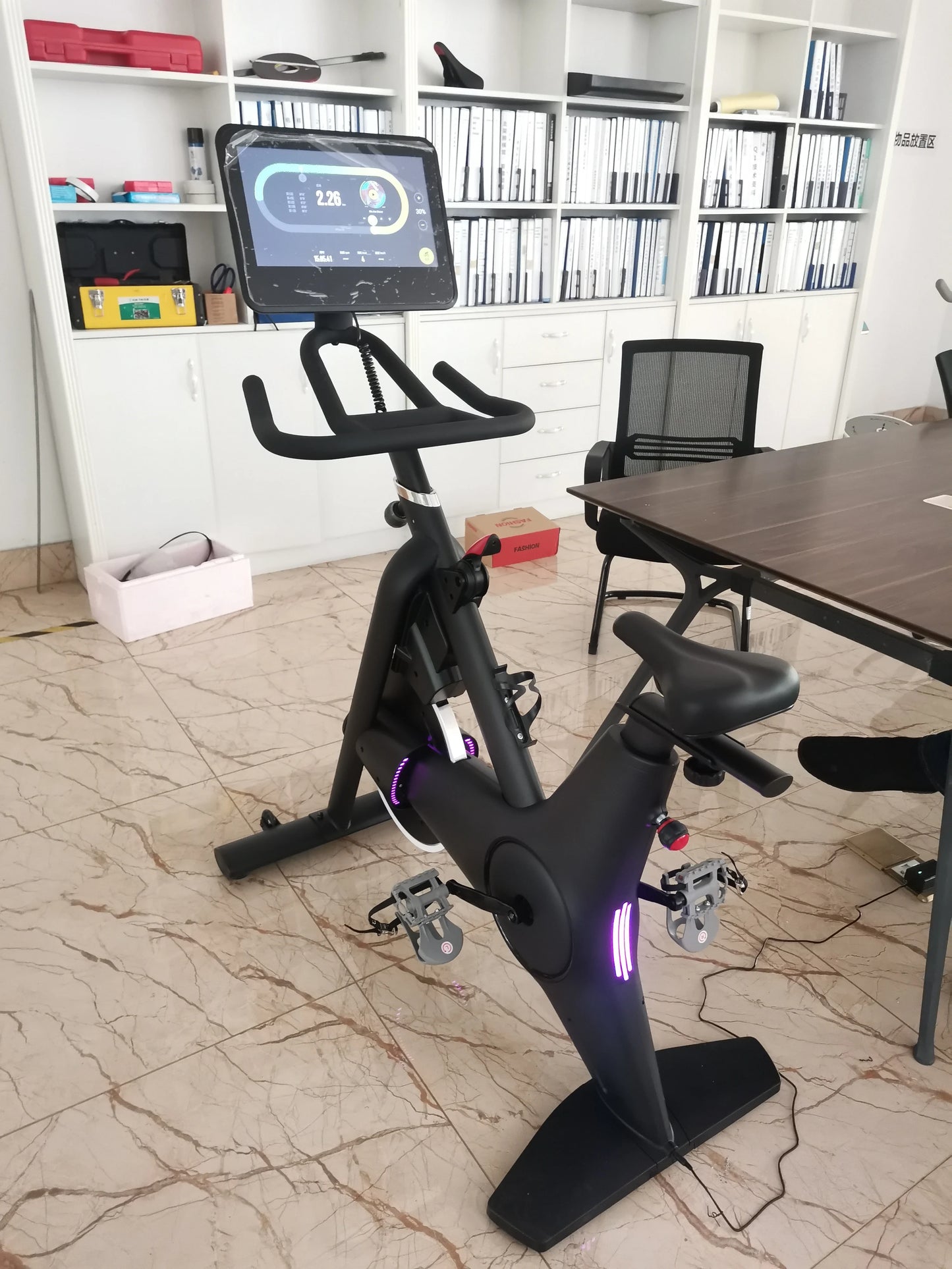 Commercial-Grade Magnetic Spinning Bike for Home Gym.